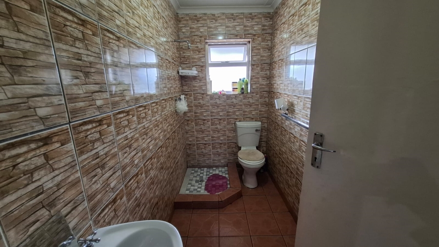 2 Bedroom Property for Sale in Lentegeur Western Cape